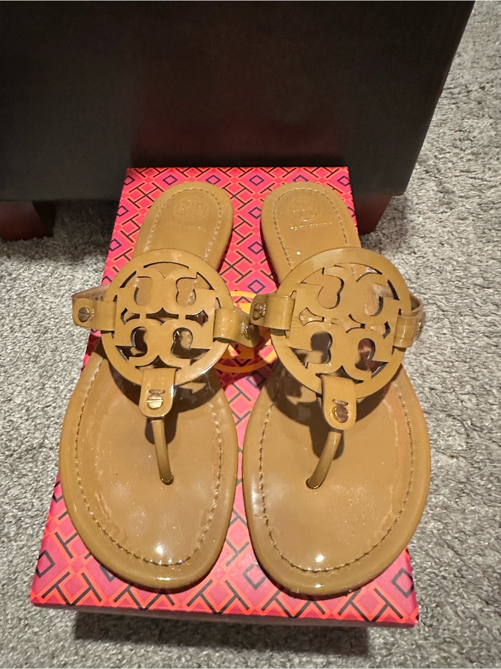 Tory Burch Sand Patent Leather Miller Logo Thong Sandals